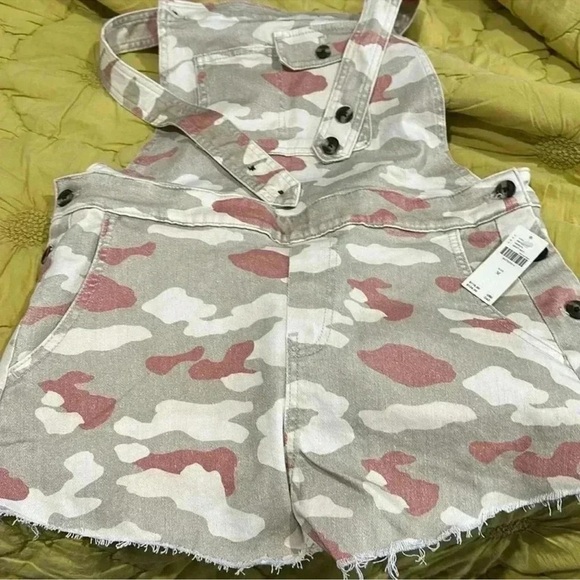 Pilcro Camo Overalls Romper - Size M - NWT - Picture 5 of 5